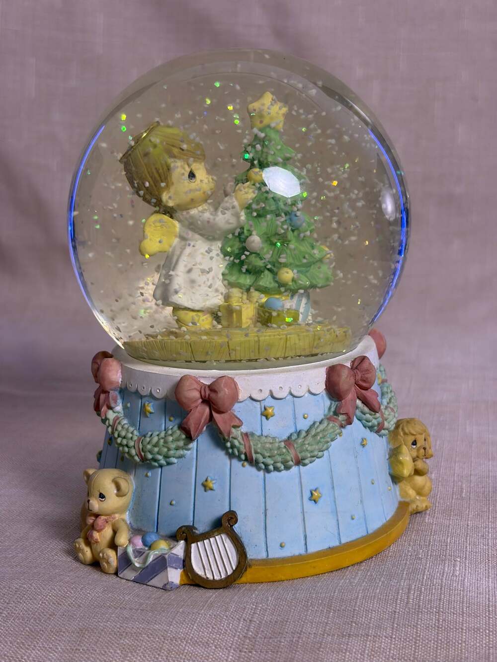 2001 Precious Moments Angel Decorating Tree Musical Porcelain Holiday Snow Globe
